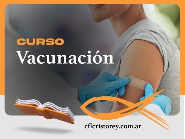 Imagen de un curso de vacunación. Se observa a una persona recibiendo una inyección en la parte superior del brazo, mientras una mano con guante aplica una venda en el lugar de la inyección. El texto promocional dice: 'CURSO Vacunación' e incluye el sitio web 'cflcristorey.com.ar'.